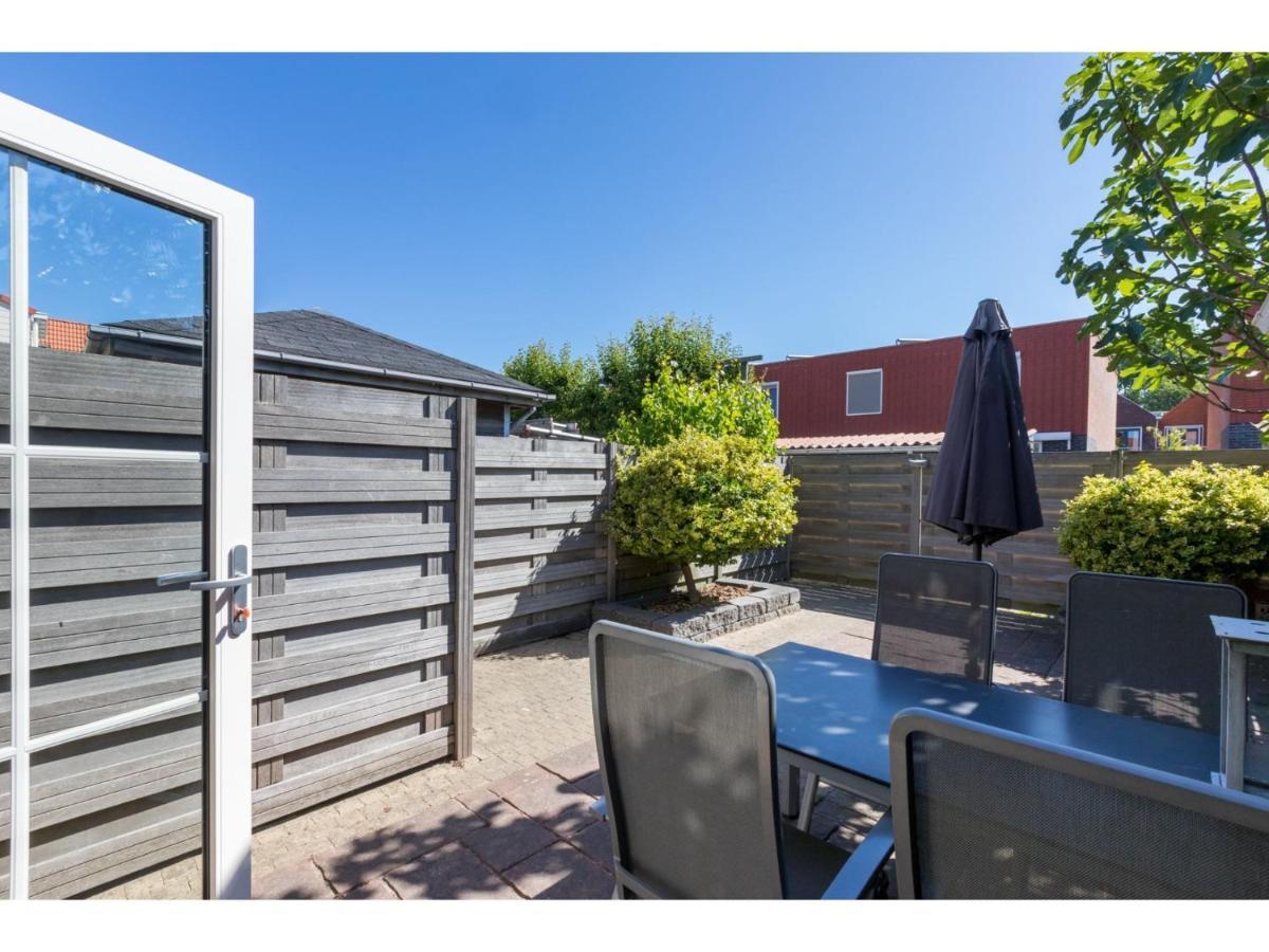 Quietly Located House Within Walking Distance Of The Beach Domburg Bagian luar foto