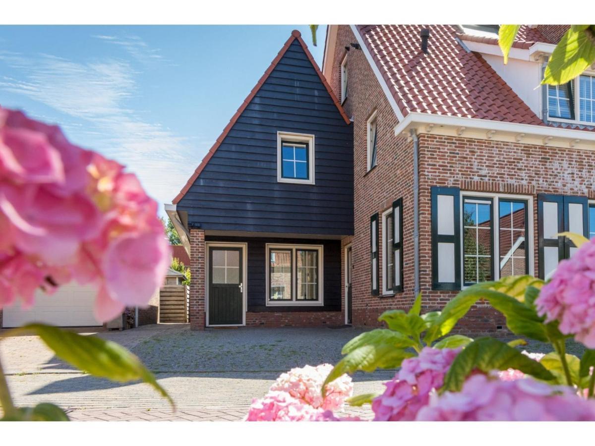 Quietly Located House Within Walking Distance Of The Beach Domburg Bagian luar foto