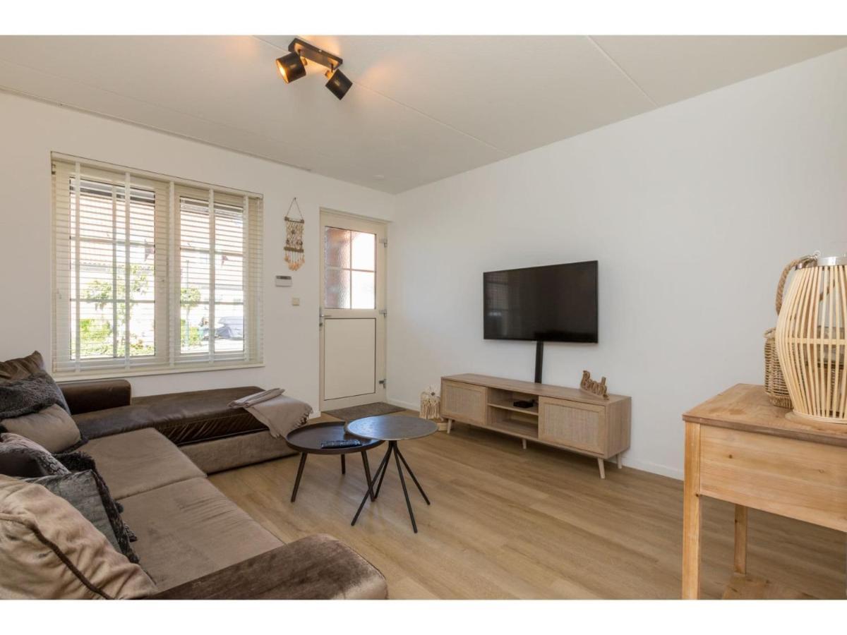 Quietly Located House Within Walking Distance Of The Beach Domburg Bagian luar foto